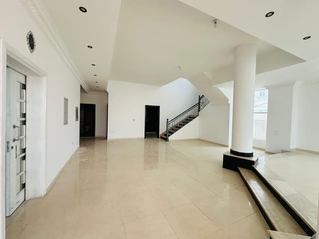 Spacious 5 bedroom majlis villa for rent