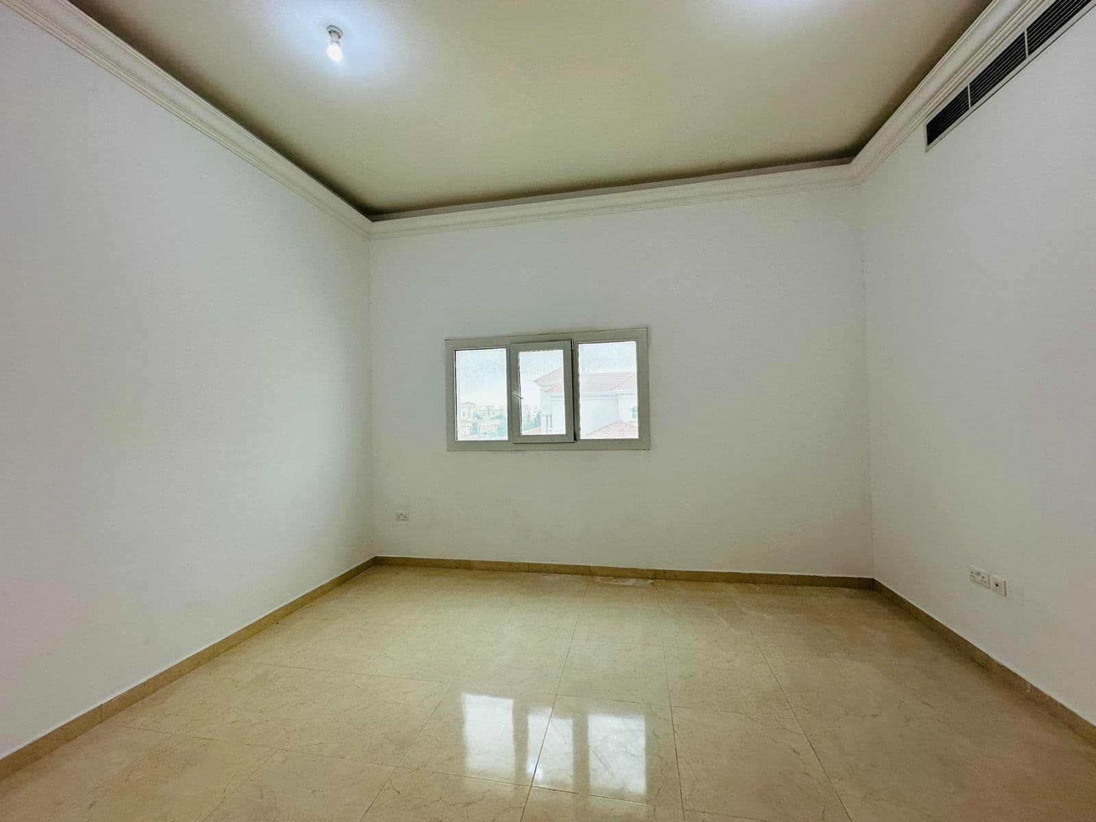 Spacious 5 bedroom majlis villa for rent 8
