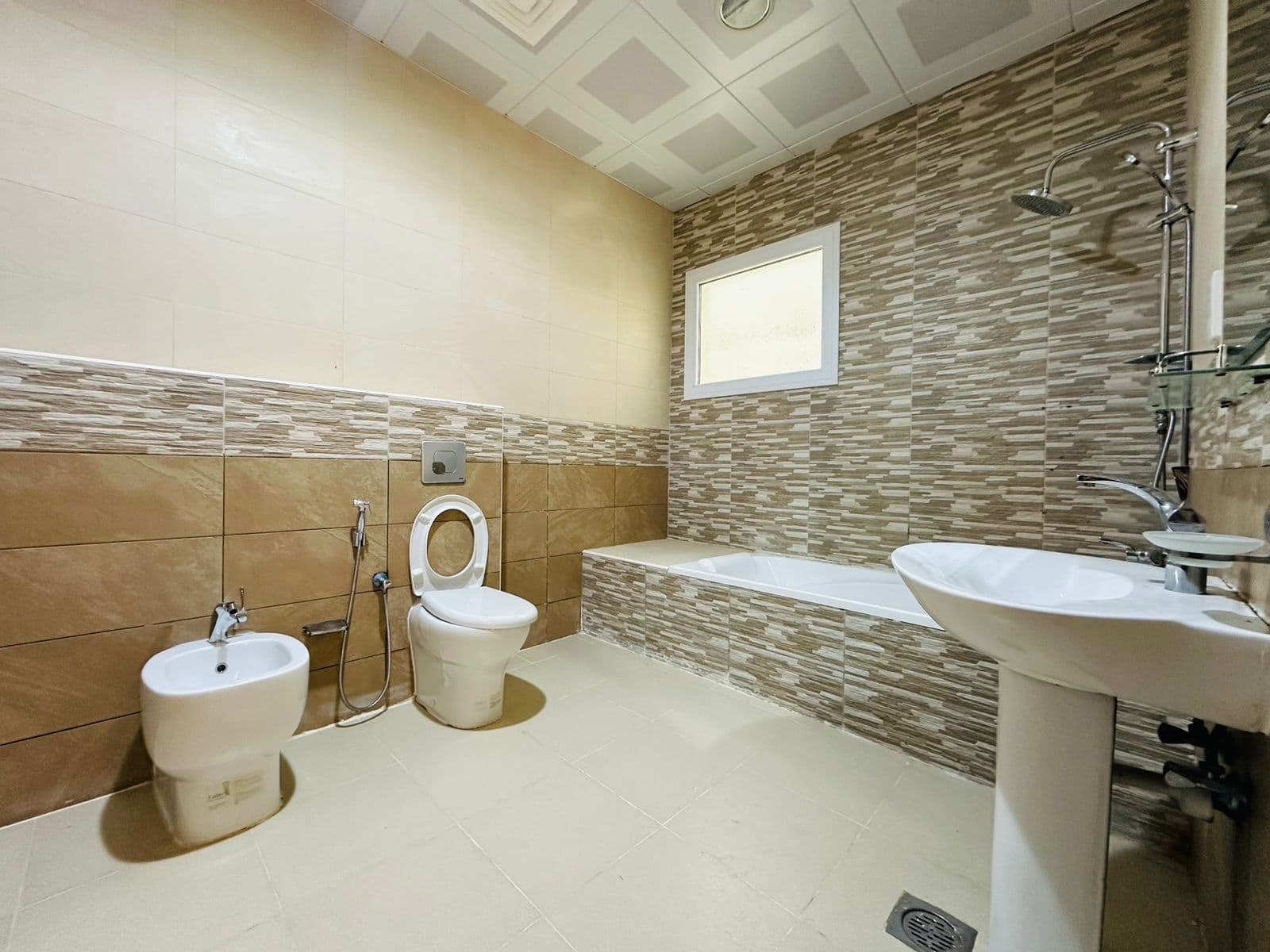 Spacious 5 bedroom majlis villa for rent 10