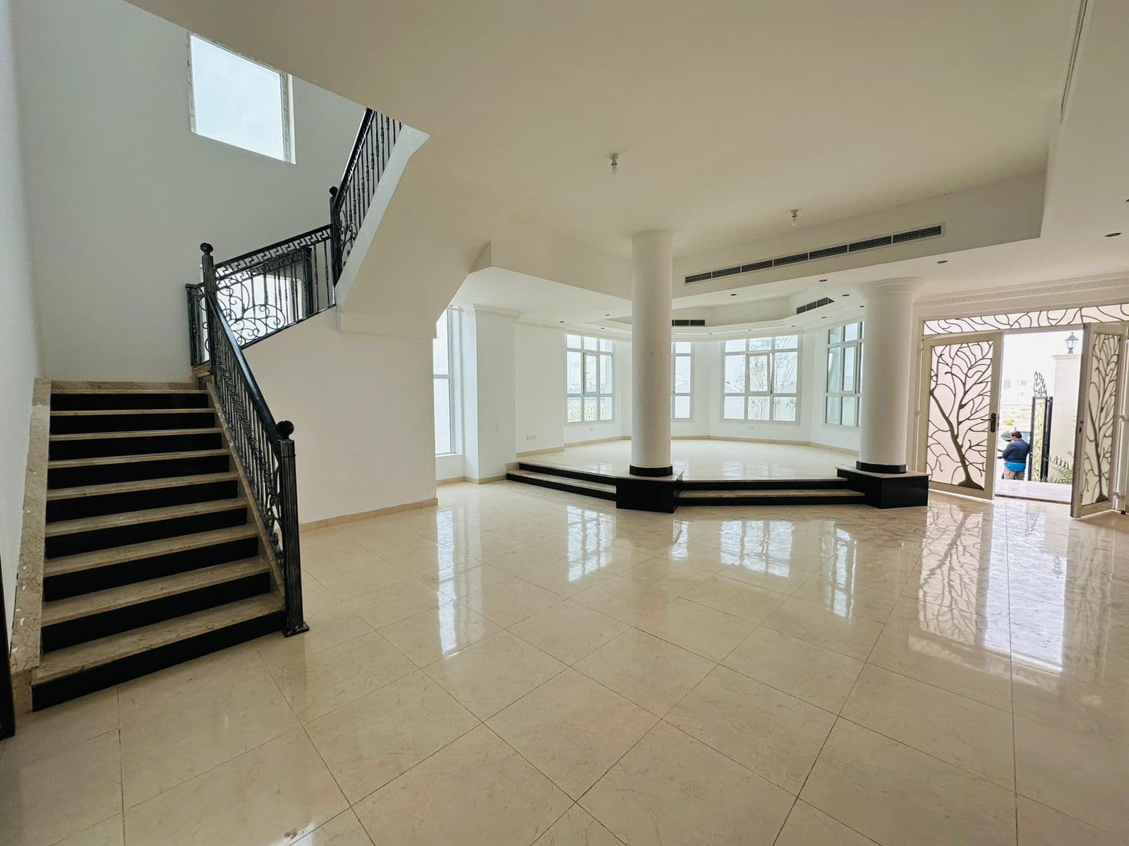 Spacious 5 bedroom majlis villa for rent 6