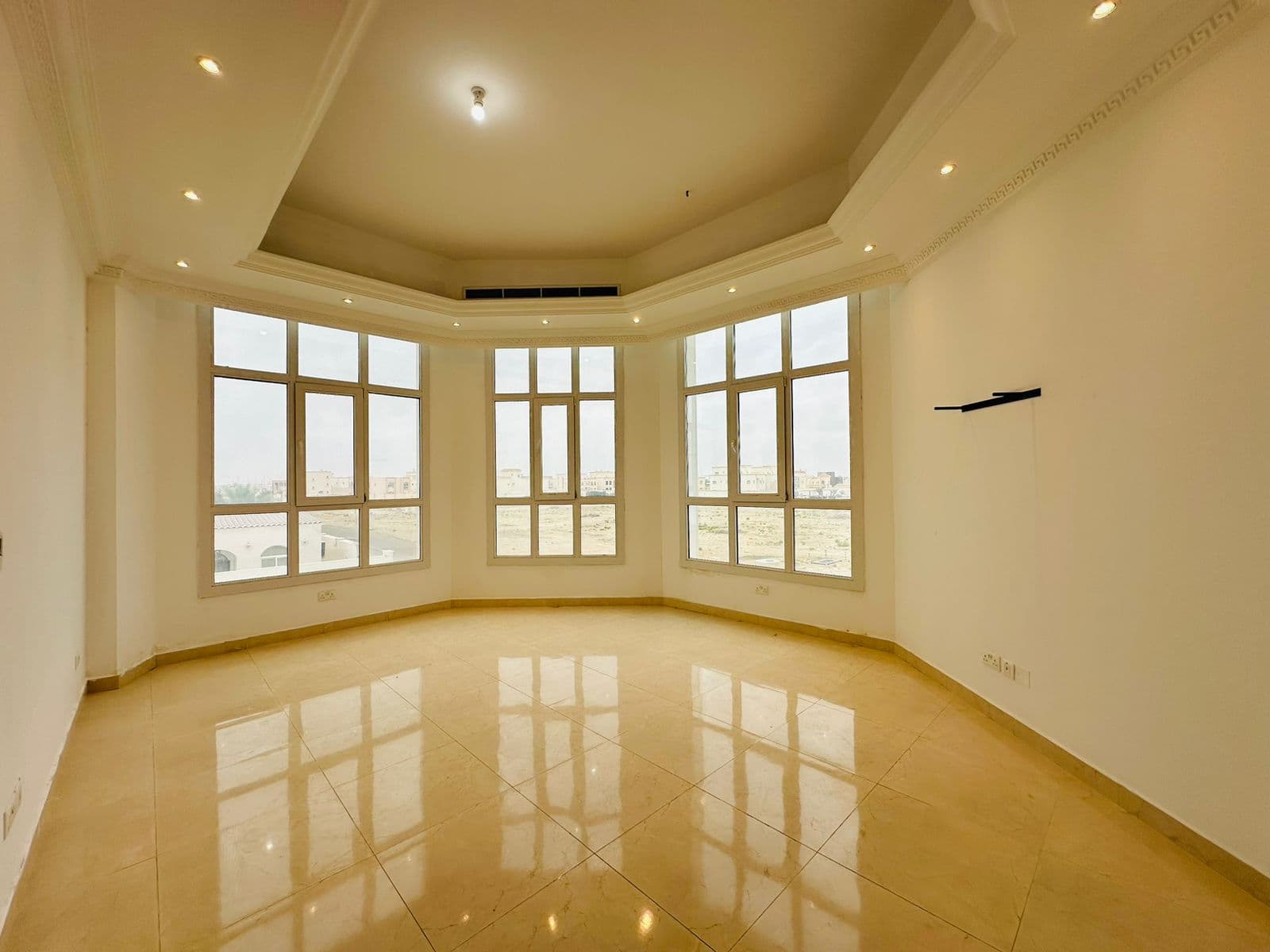 Spacious 5 bedroom majlis villa for rent 9