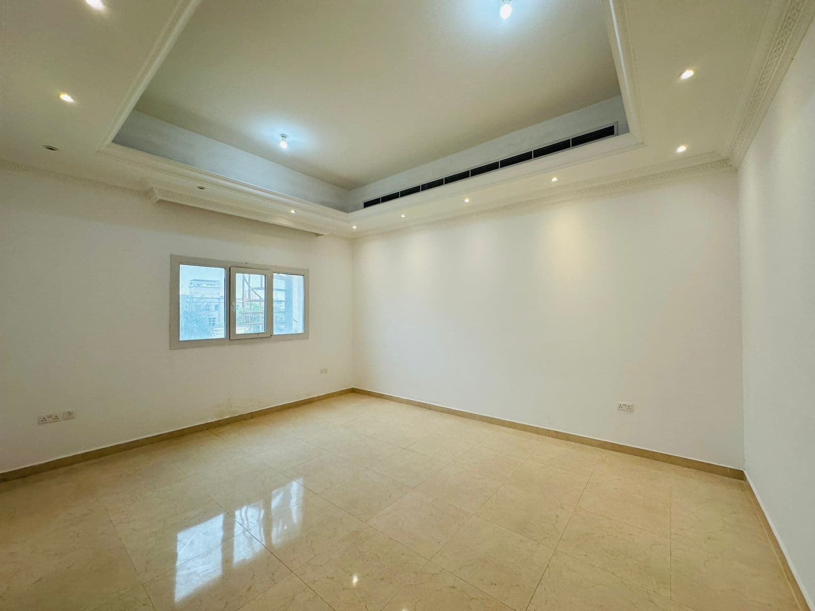 Spacious 5 bedroom majlis villa for rent 7