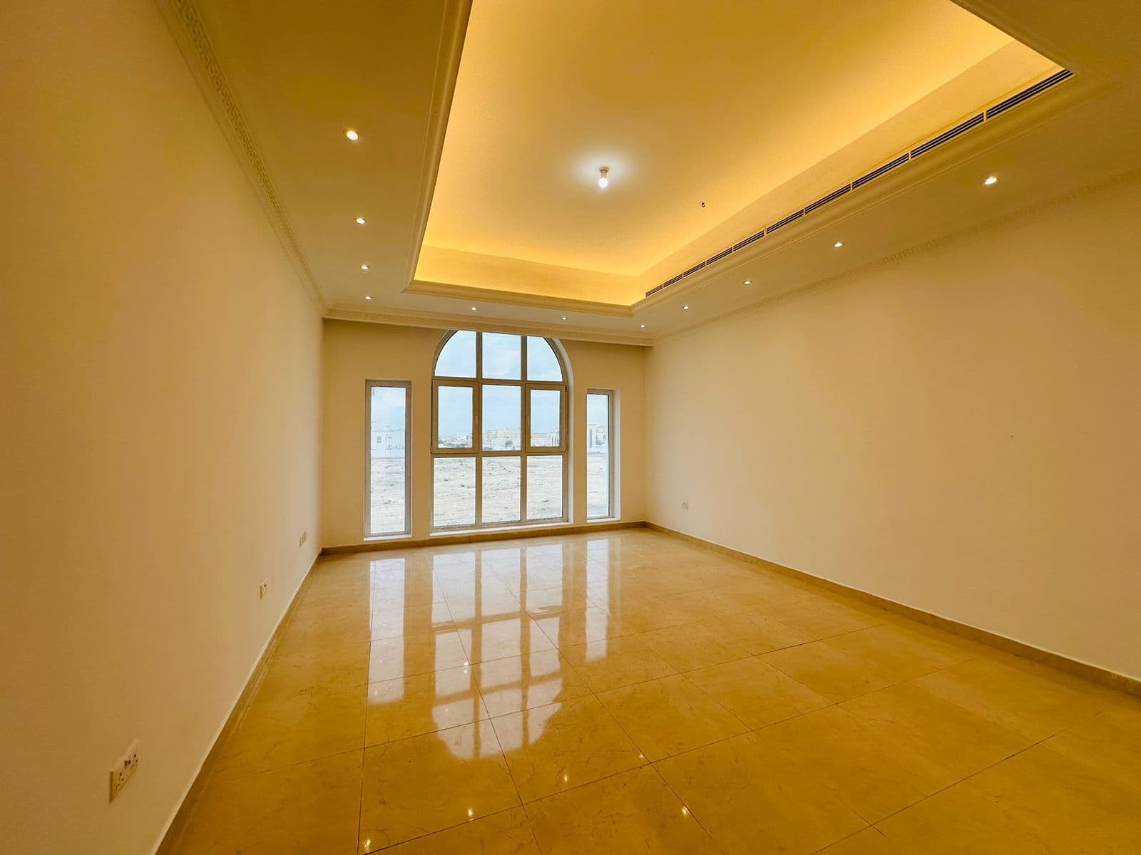 Spacious 5 bedroom majlis villa for rent 4