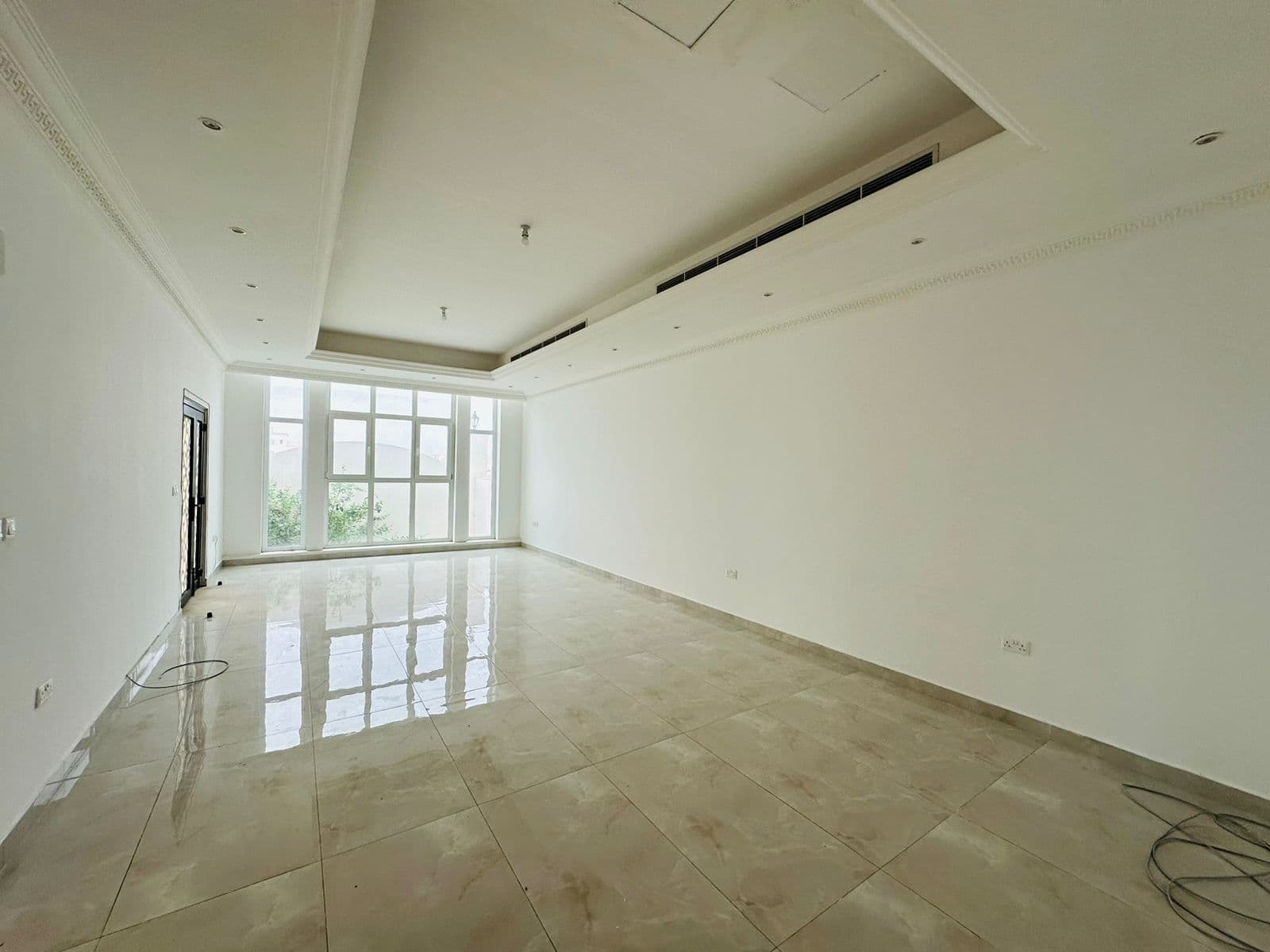 Spacious 5 bedroom majlis villa for rent 3
