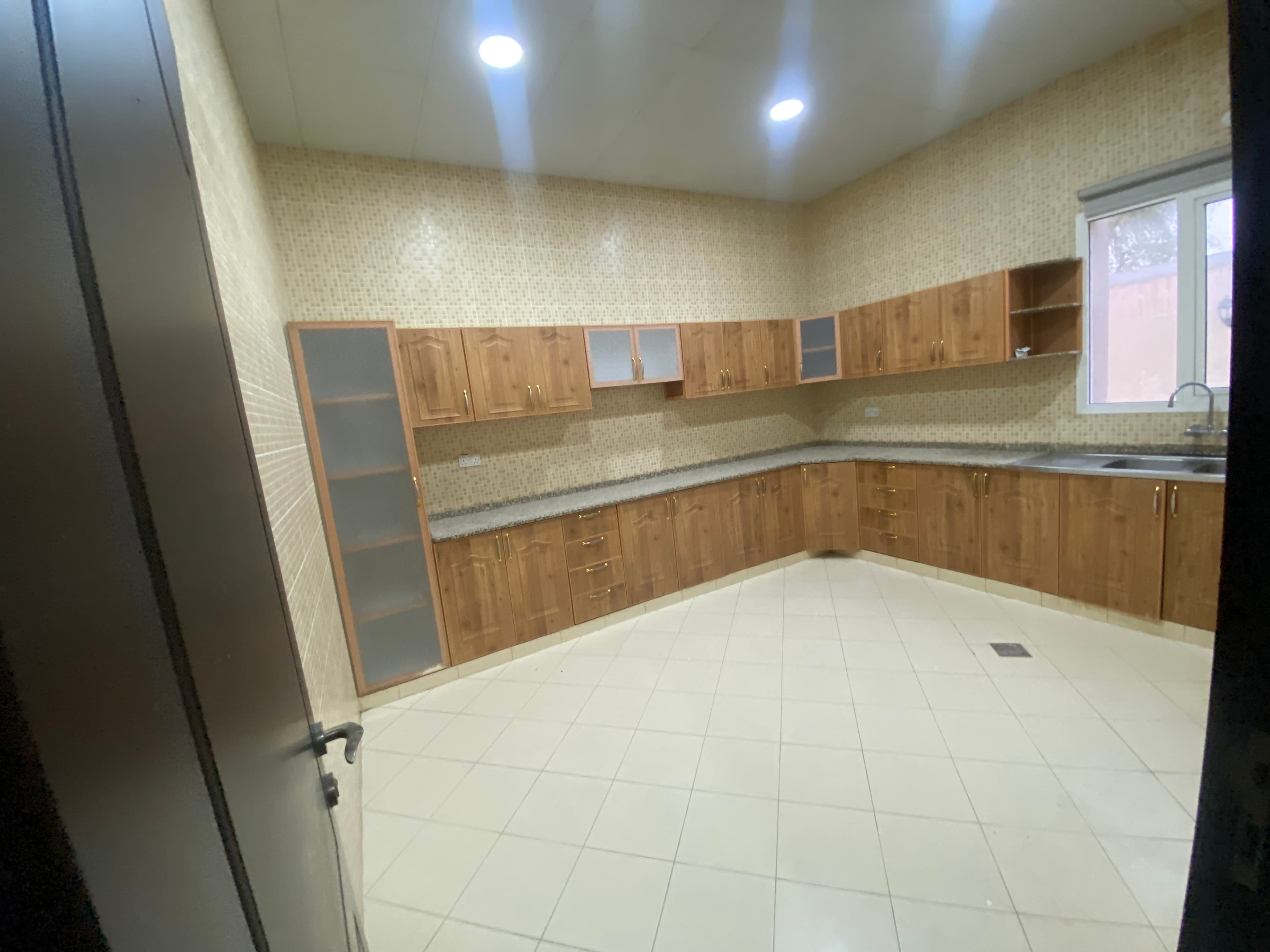 For rent a 5-room villa and a very elegant finishing board, a notarized contract 0