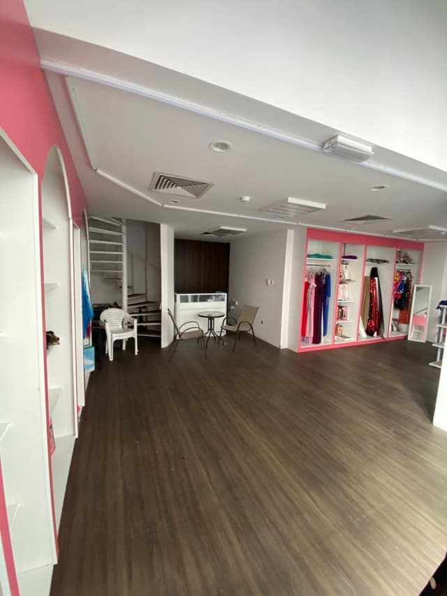 محل ملابس نسائية  في المجاز 3