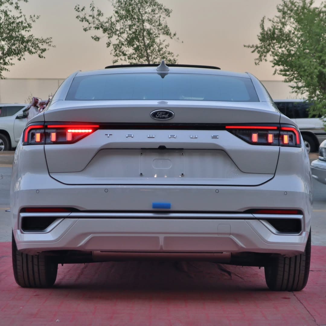 Ford Taurus Trend 2025  0