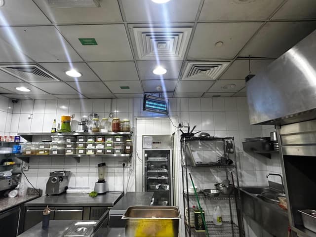 مطعمين للبيع