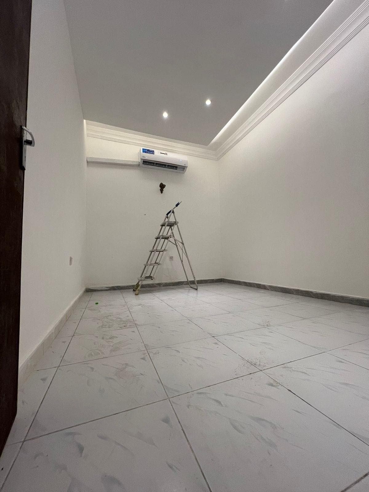 For rent two rooms and a hall inside a villa 1
