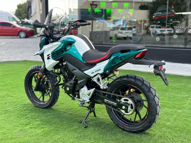 دراجة جي إل 2024 250