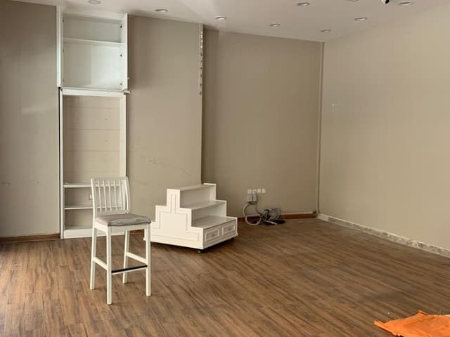 For rent a very large commercial shop close to the airport 