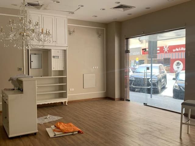 For rent a very large commercial shop close to the airport 