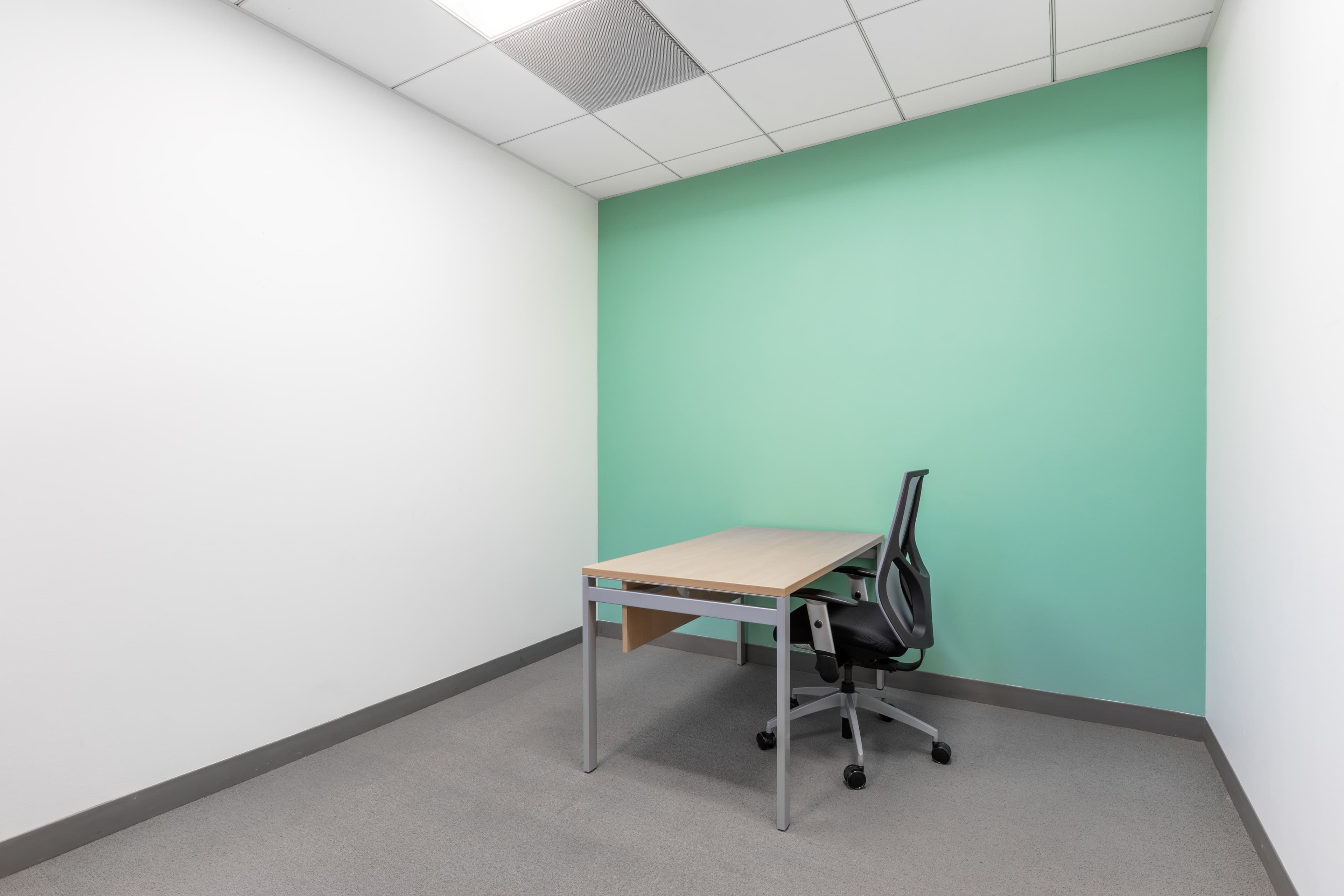 Find office space in Abu Dhabi, Al Maqam Tower for 1 person with everything taken care of 0