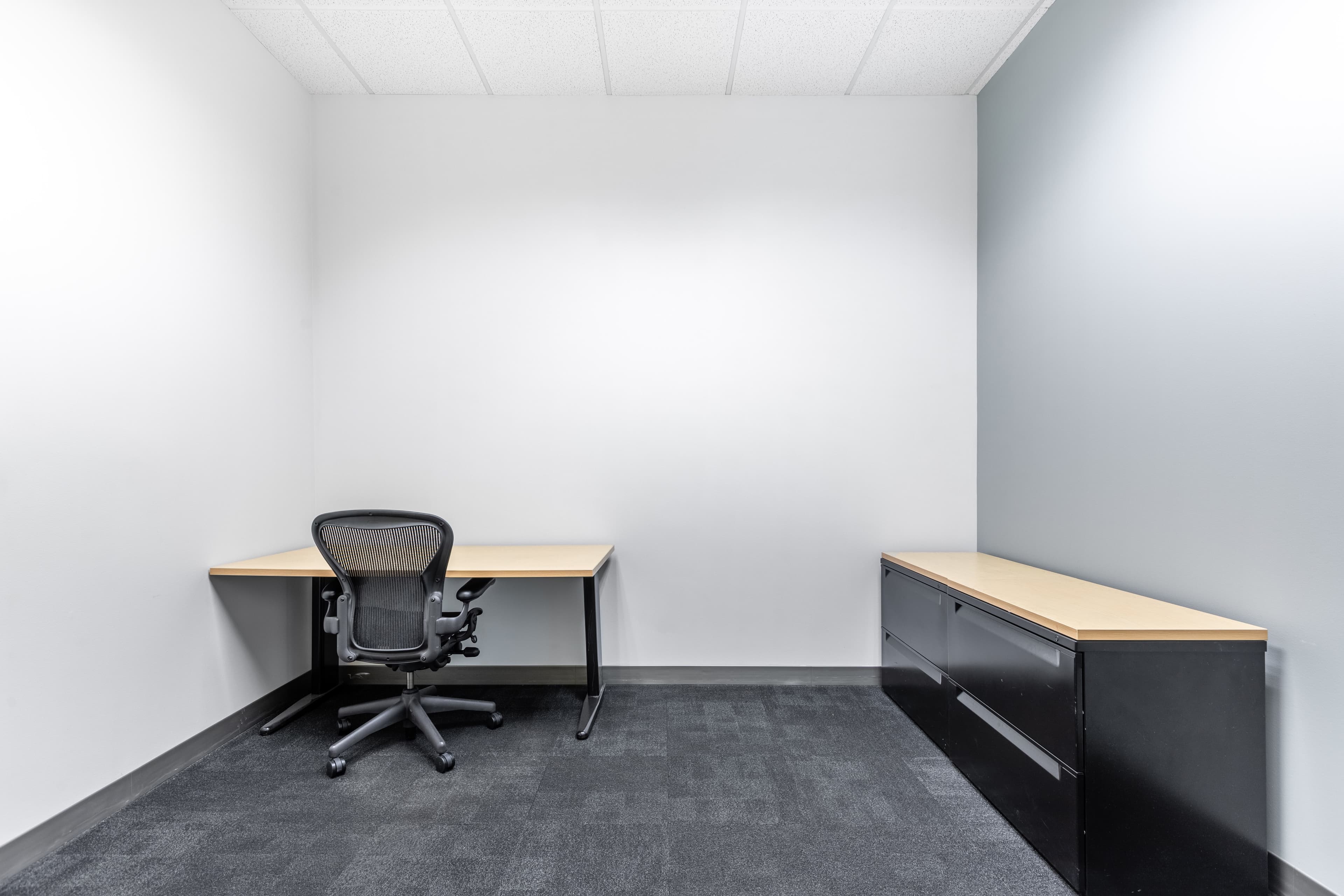 Find office space in Abu Dhabi, Al Maqam Tower for 1 person with everything taken care of 5