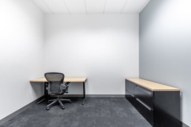 Find office space in Abu Dhabi, Al Maqam Tower for 1 person with everything taken care of