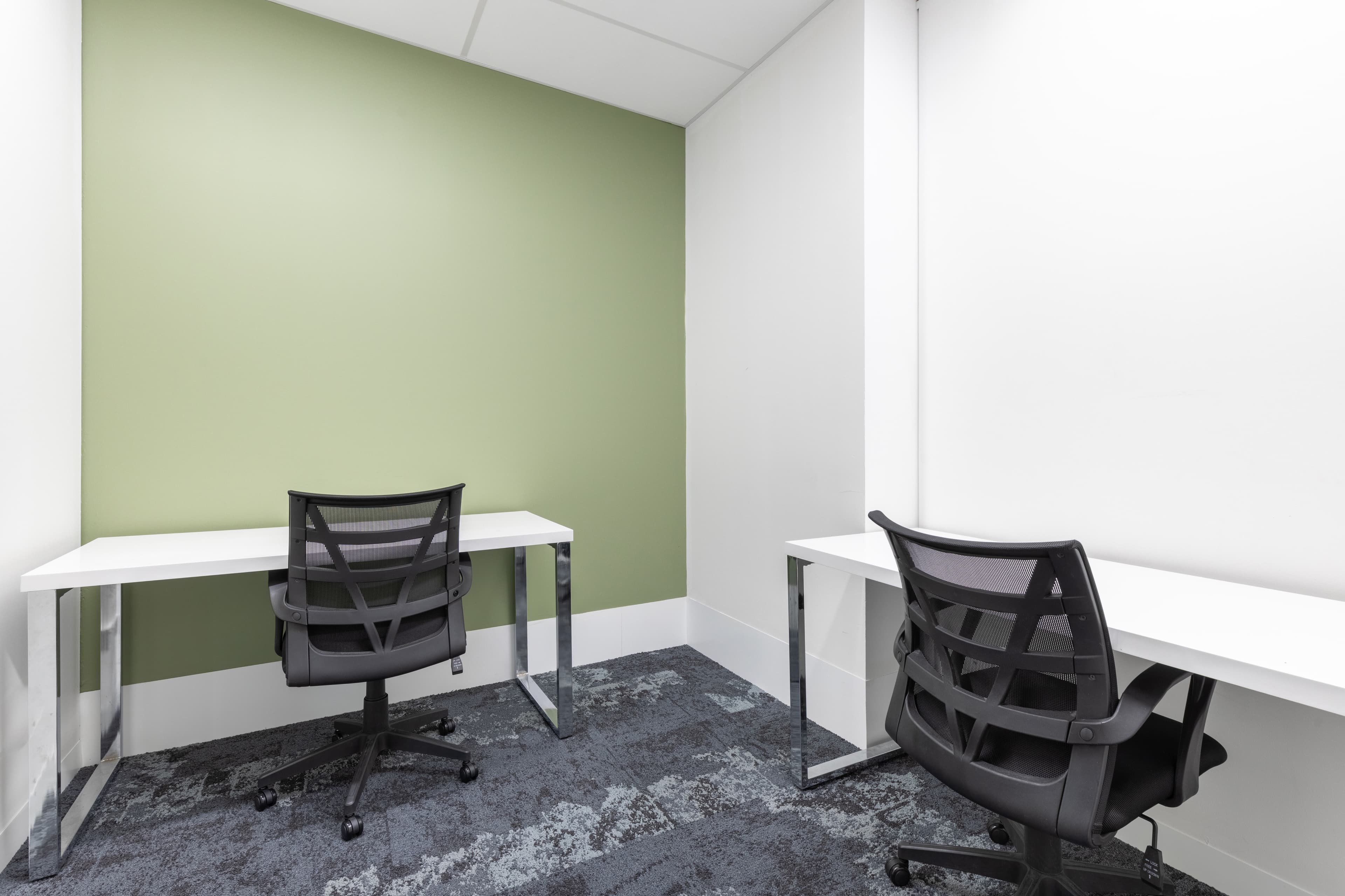Find office space in Abu Dhabi, Al Maqam Tower for 1 person with everything taken care of 6