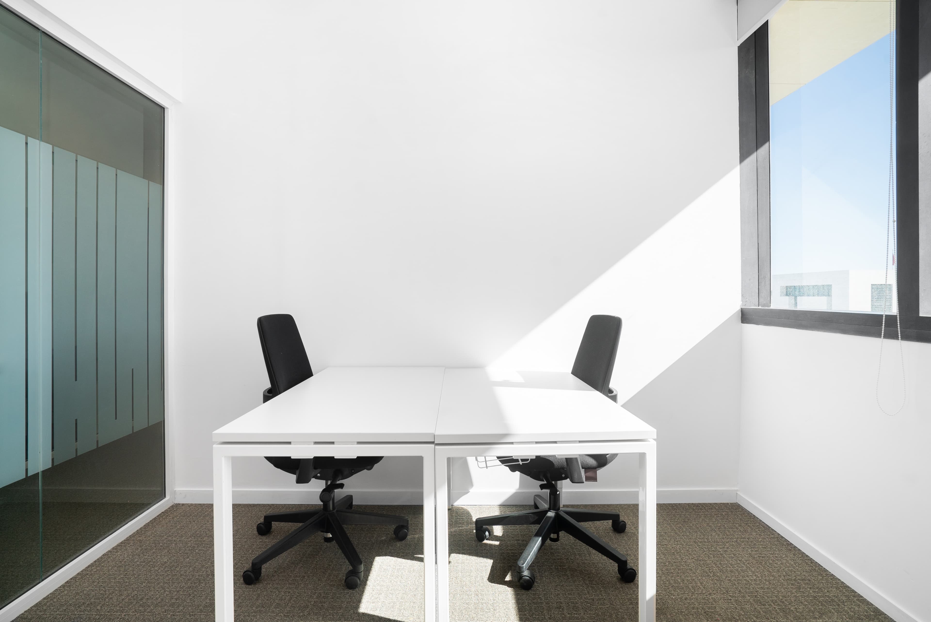 Find office space in Abu Dhabi, Al Maqam Tower for 1 person with everything taken care of 8