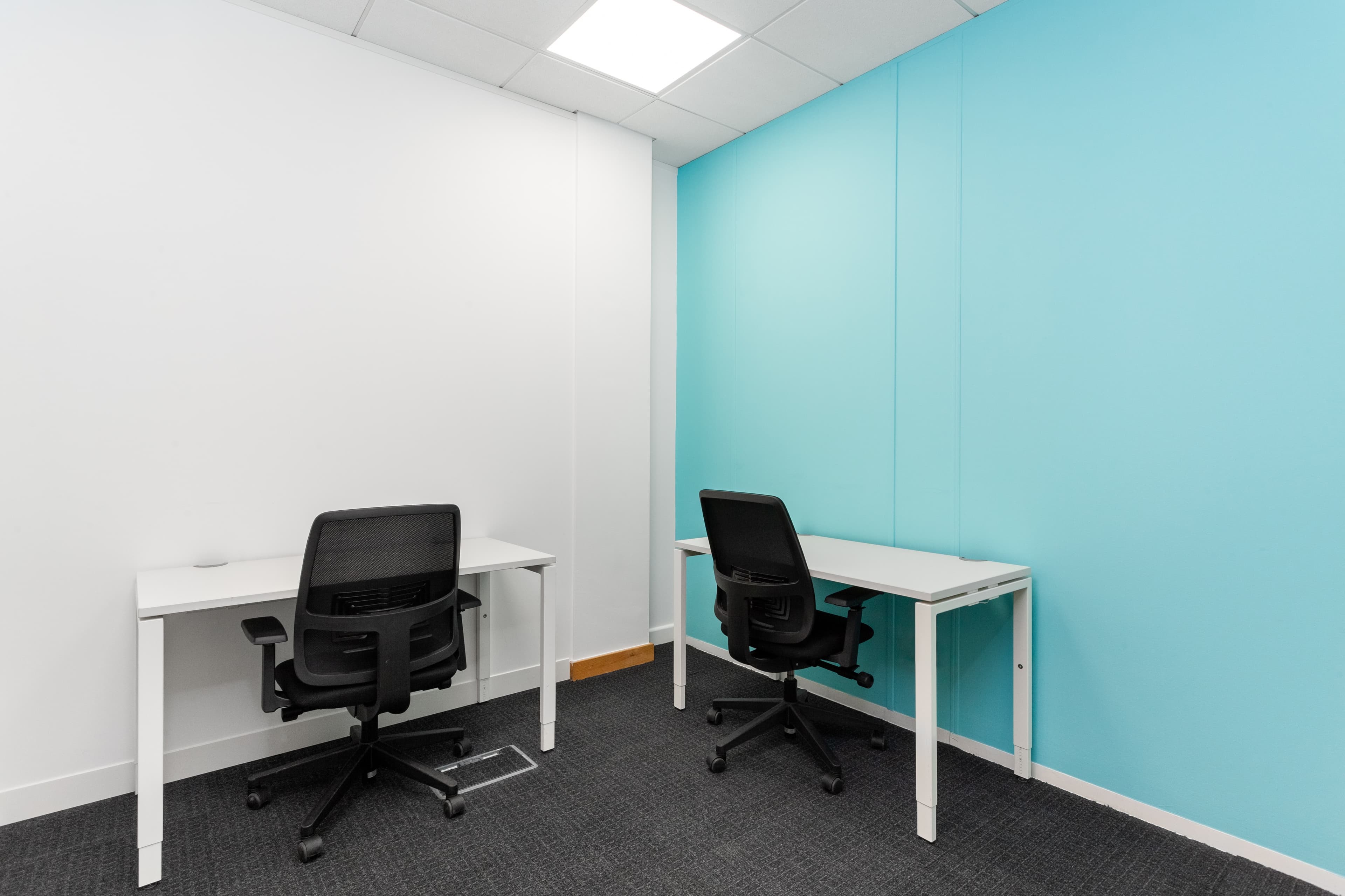 Find office space in Abu Dhabi, Al Maqam Tower for 1 person with everything taken care of 9