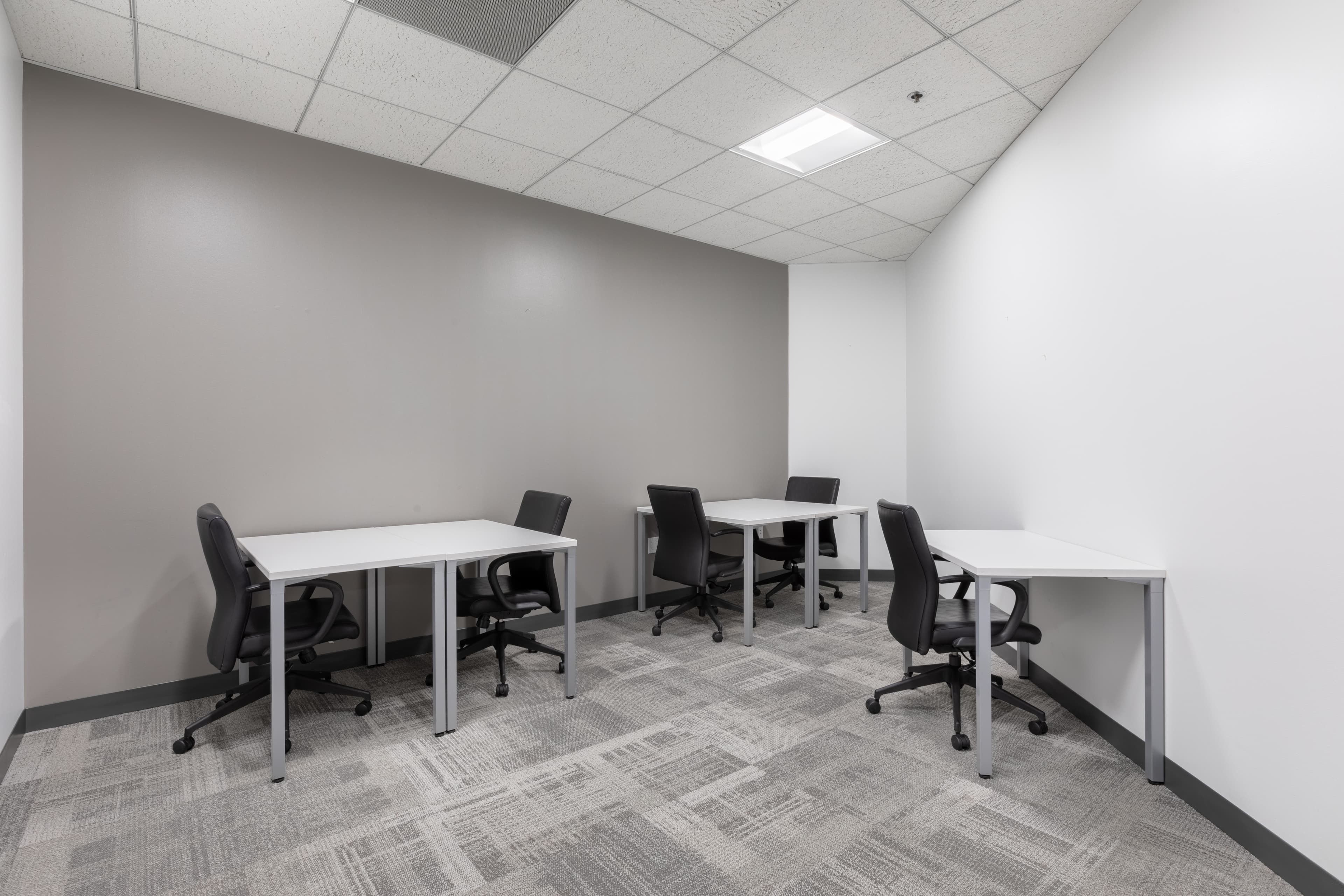 Private office space for 4 persons in Abu Dhabi, Al Maqam Tower 1