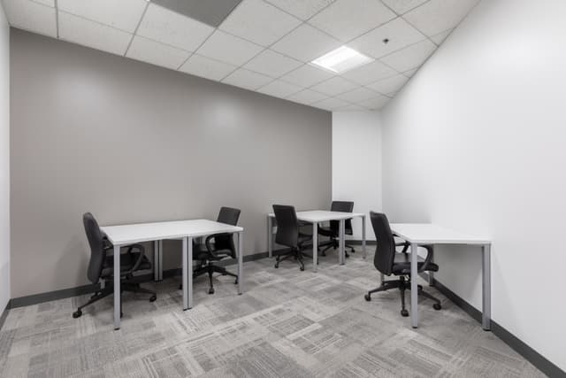 Private office space for 4 persons in Abu Dhabi, Al Maqam Tower