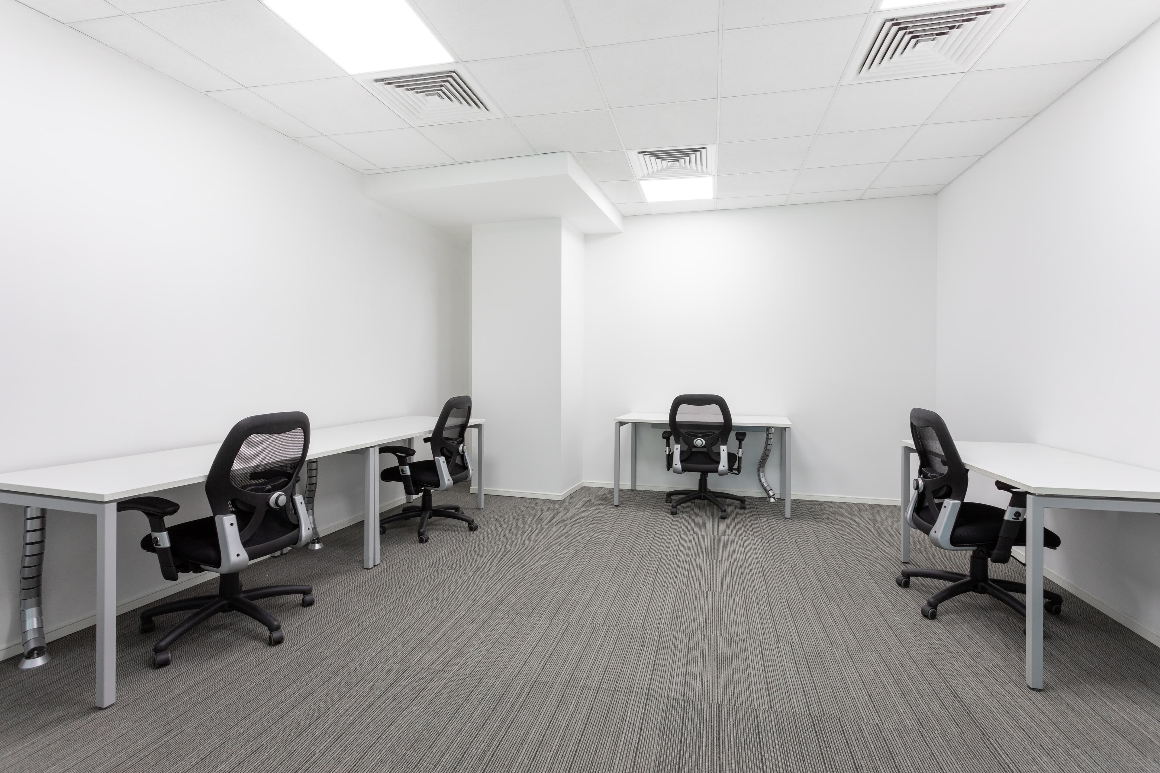 Private office space for 4 persons in Abu Dhabi, Al Maqam Tower 6