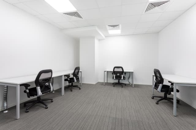 Private office space for 4 persons in Abu Dhabi, Al Maqam Tower