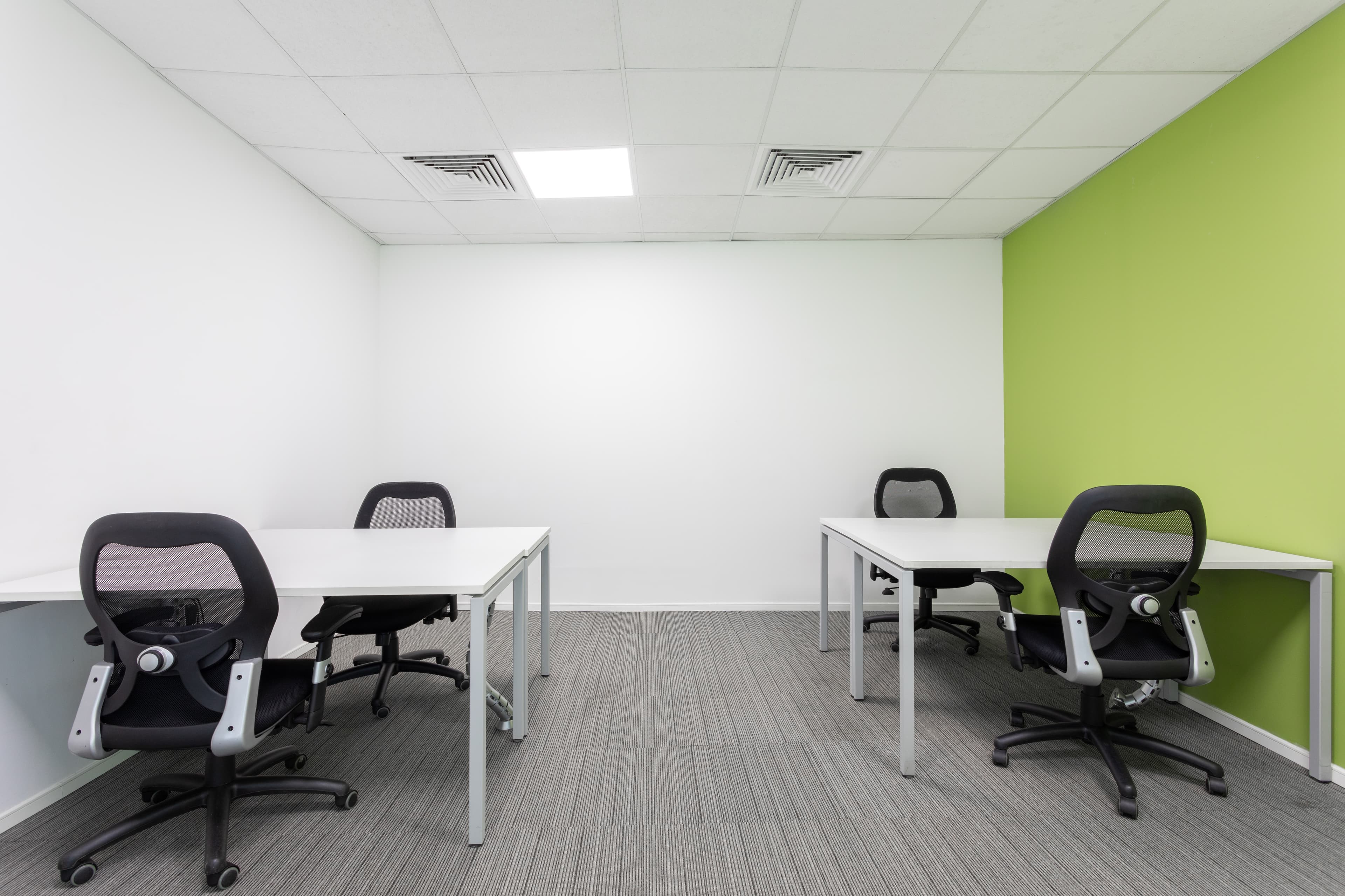 Private office space for 4 persons in Abu Dhabi, Al Maqam Tower 7