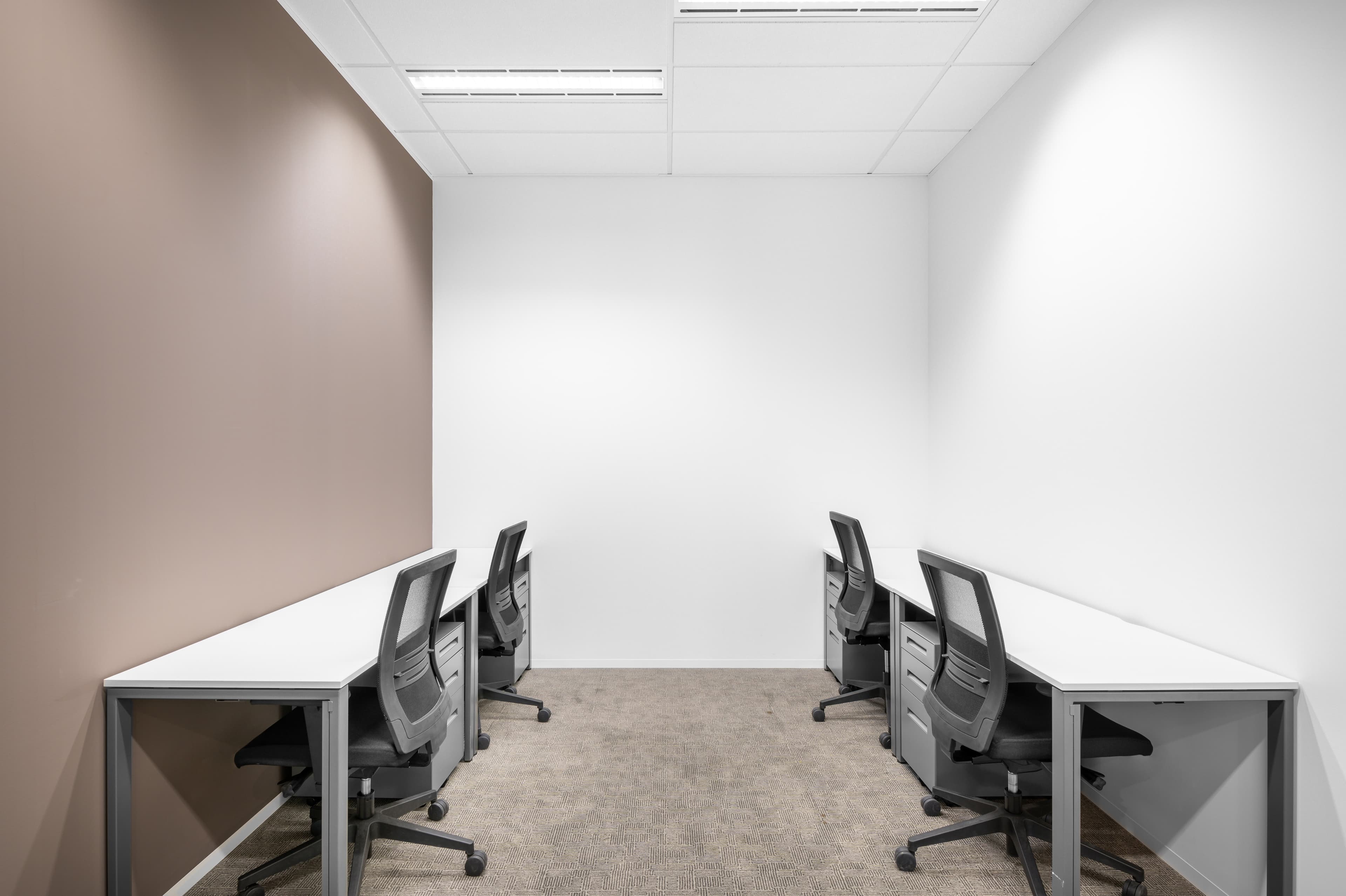 Private office space for 4 persons in Abu Dhabi, Al Maqam Tower 9