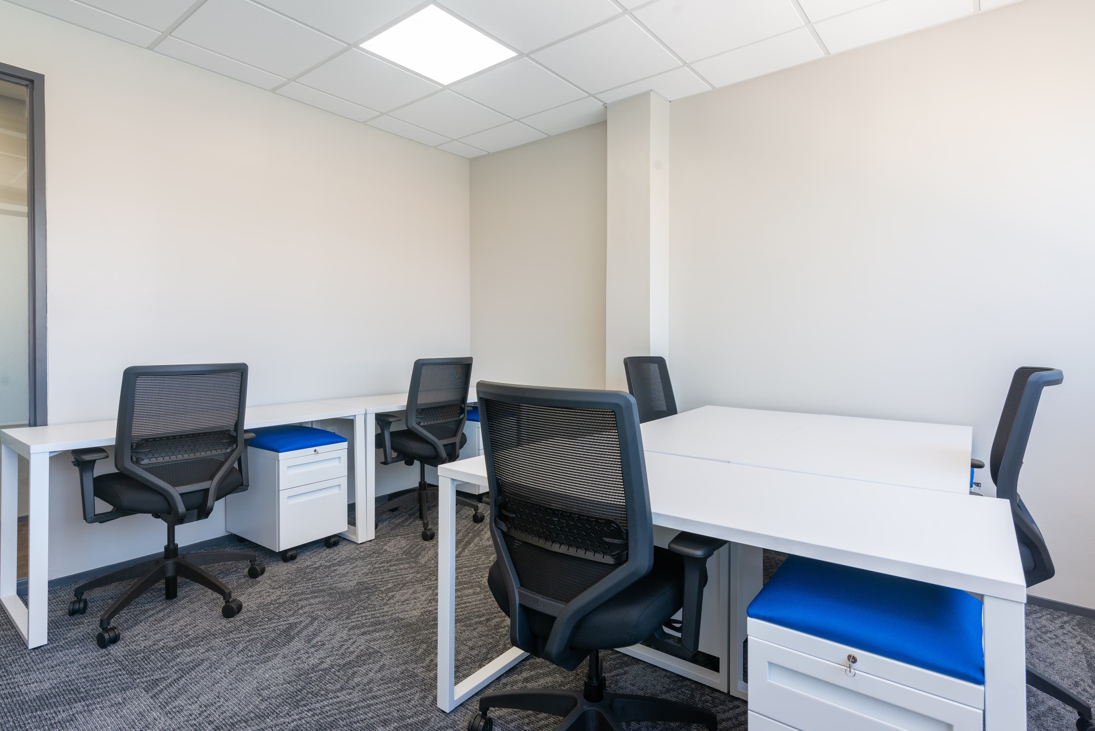 Private office space for 5 persons in Abu Dhabi, Al Maqam Tower 8