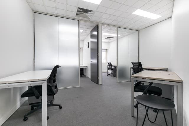 Private office space for 5 persons in Abu Dhabi, Al Maqam Tower