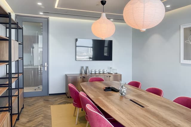 Fully serviced open plan office space for you and your team in Abu Dhabi, Al Maqam Tower