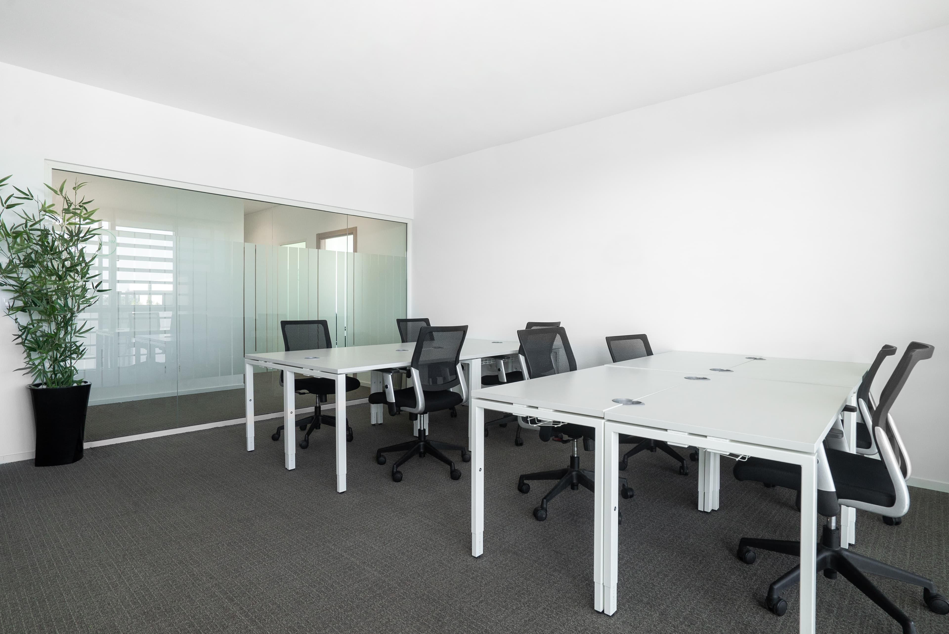 Fully serviced open plan office space for you and your team in Abu Dhabi, Al Maqam Tower 7