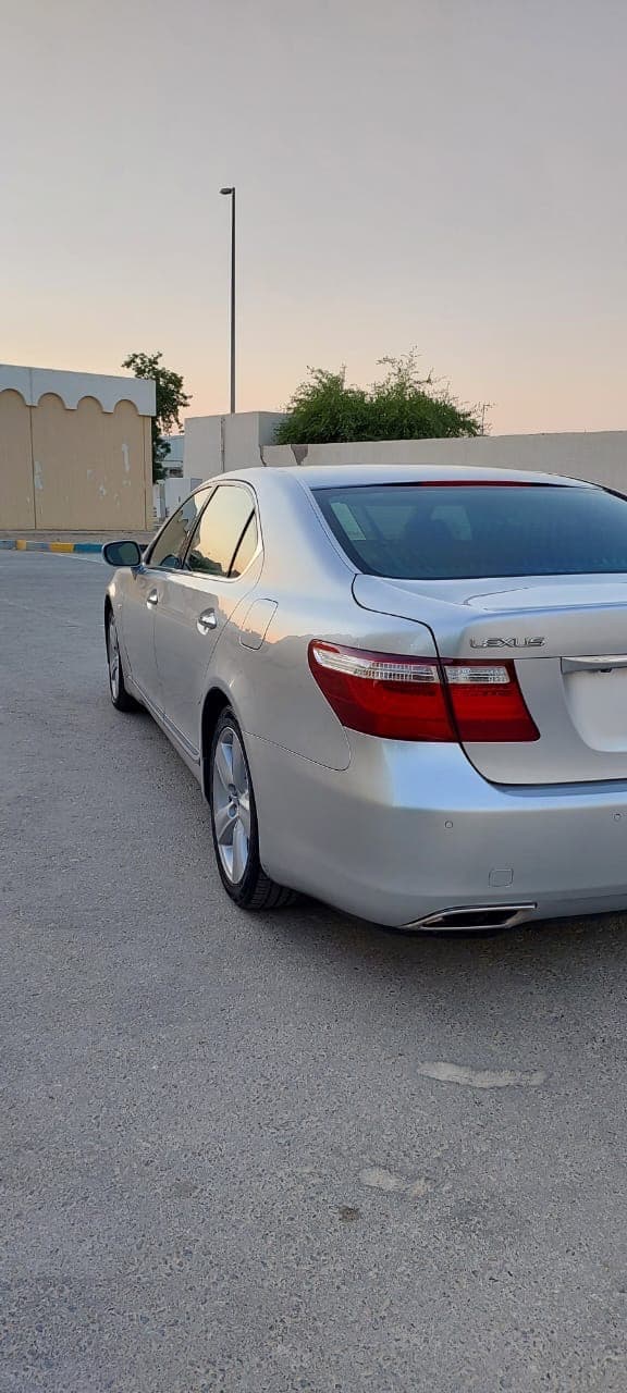 لكزس LS460 موديل 2009 4