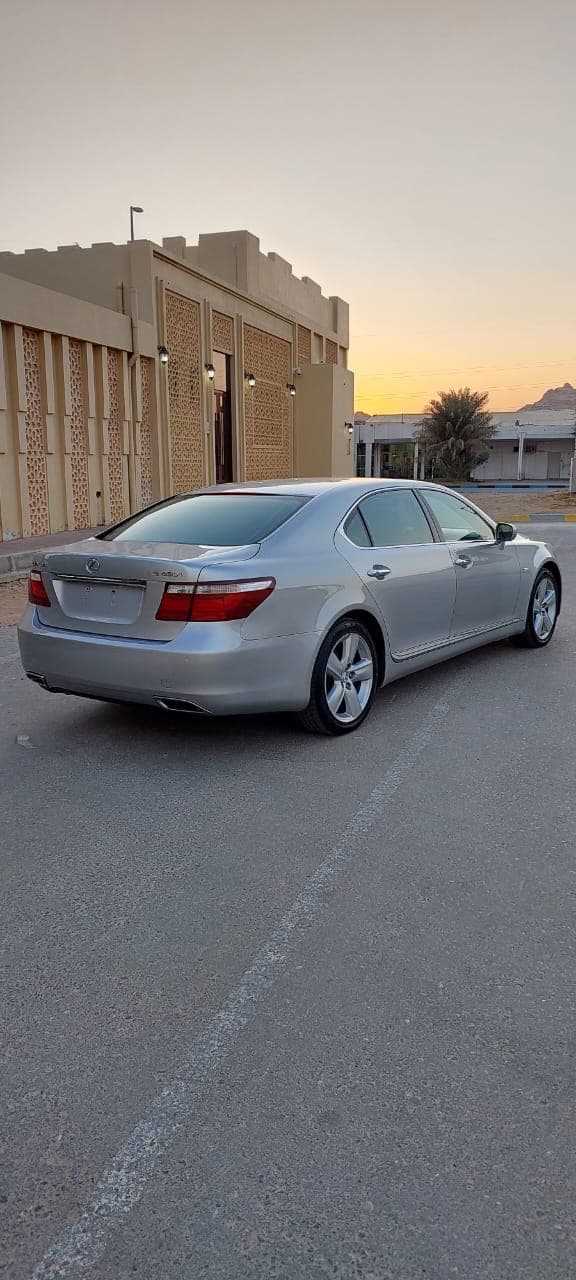 لكزس LS460 موديل 2009 7