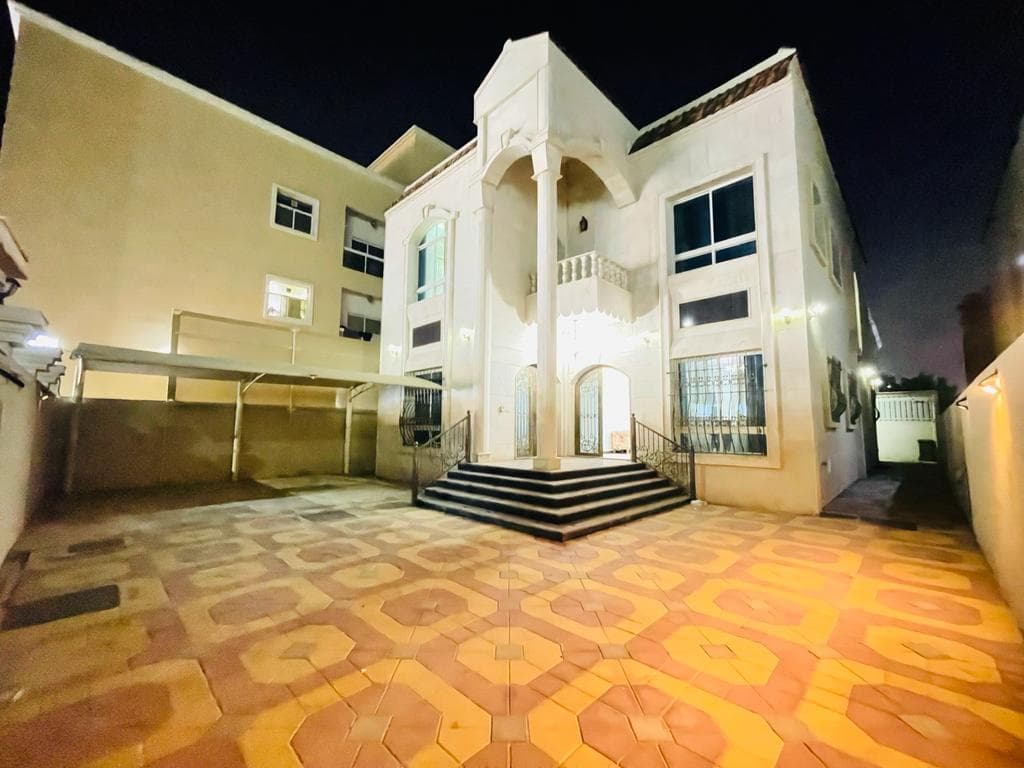 للبيع فيلا سكنية تجارية في الروضة 2 – عجمان 1