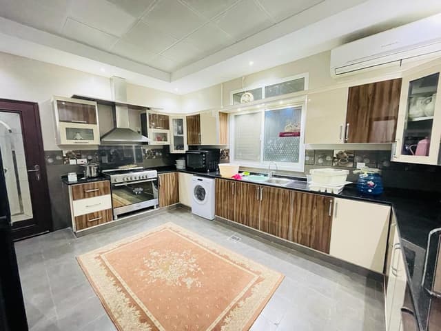 للبيع فيلا سكنية تجارية في الروضة 2 – عجمان