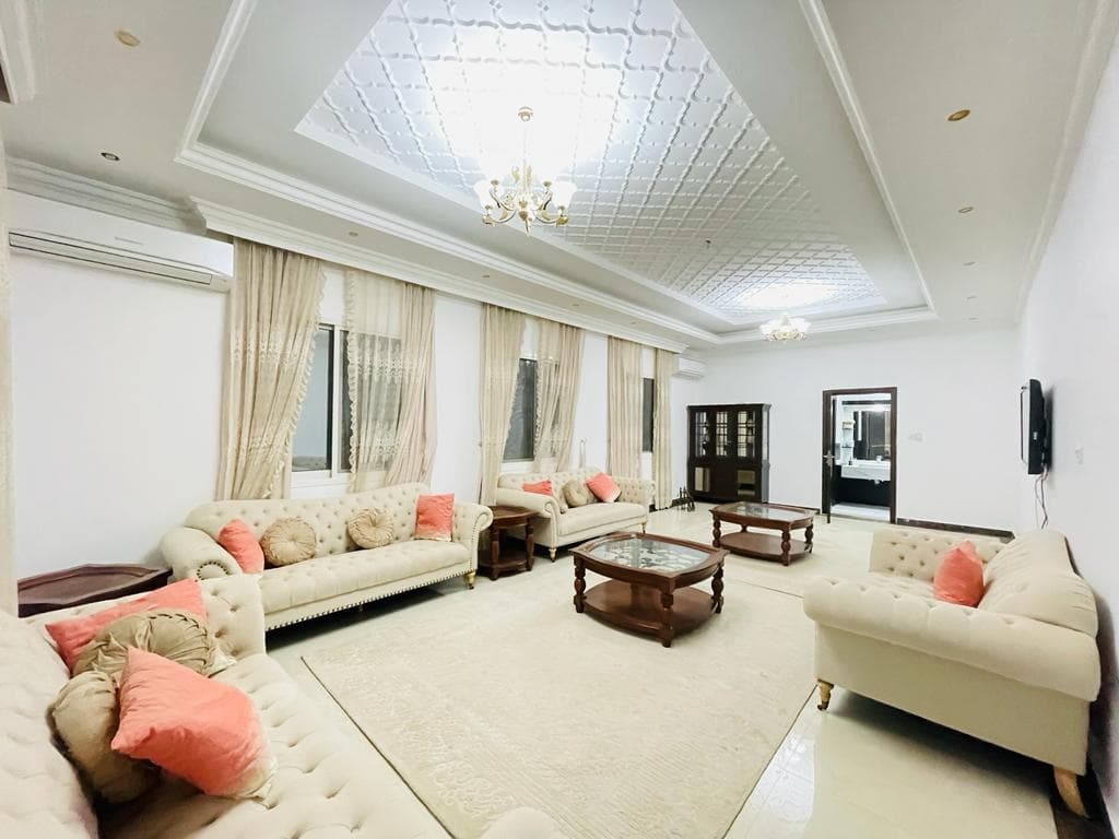 للبيع فيلا سكنية تجارية في الروضة 2 – عجمان 4