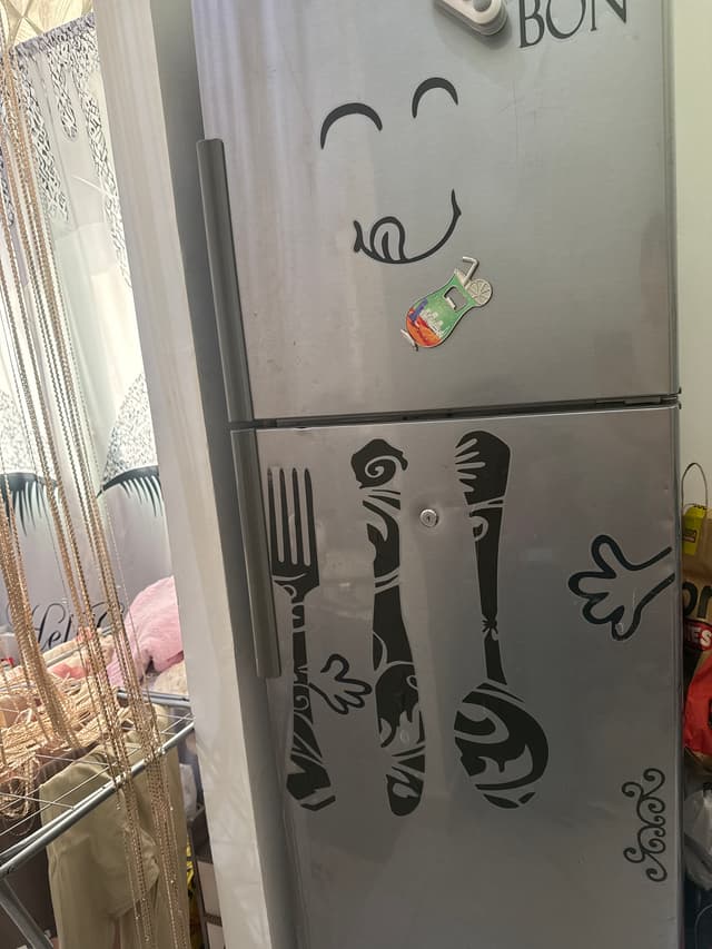 ثلاجه شارب