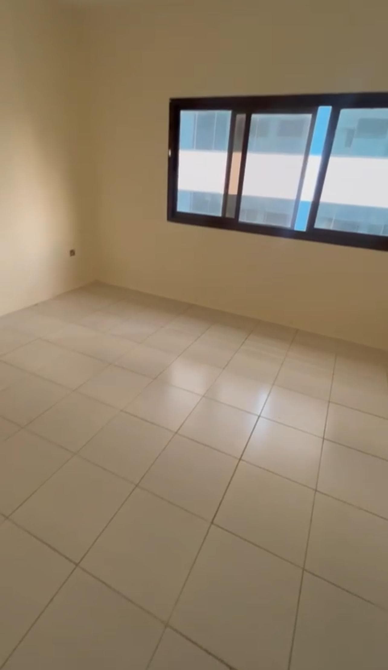 5* 5 room for rent in Abu Dhabi, Al Najda Street 0