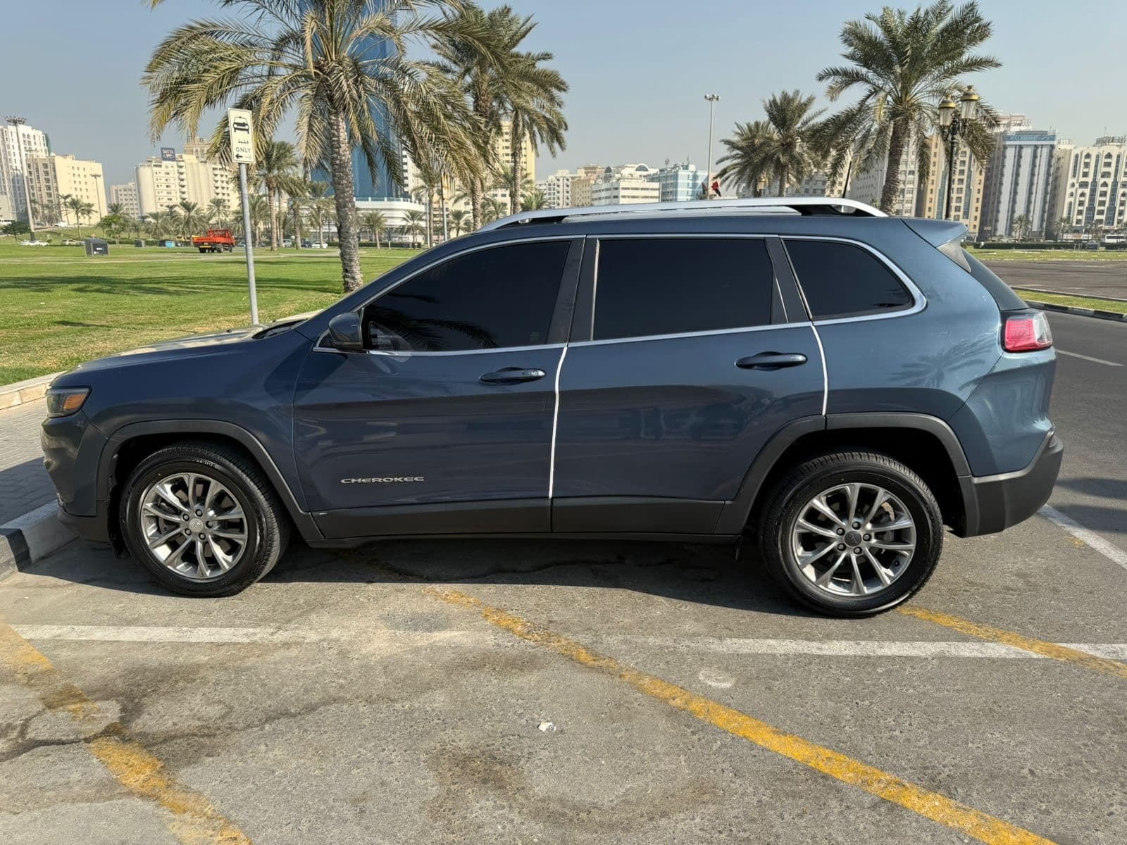 Jeep Cherokee 2019 4