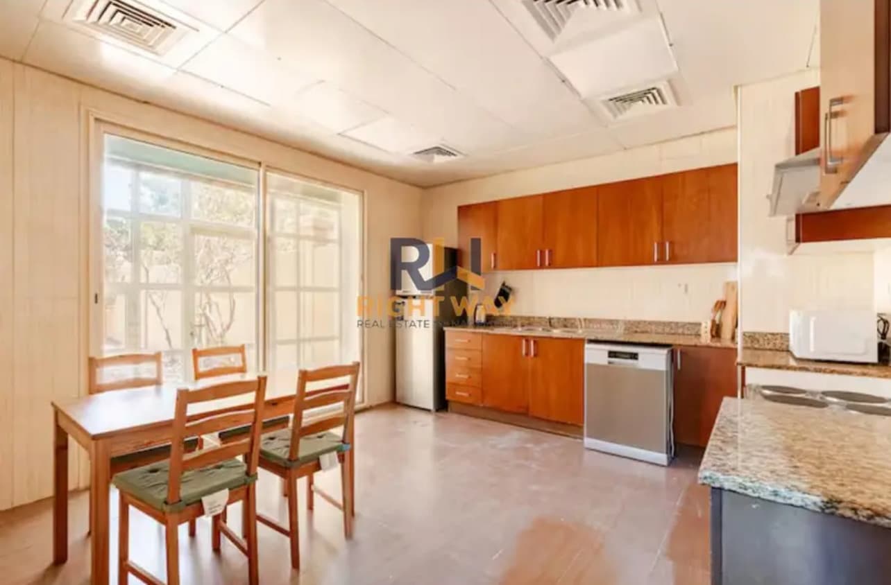 For rent a furnished villa in the East Gate complex 6