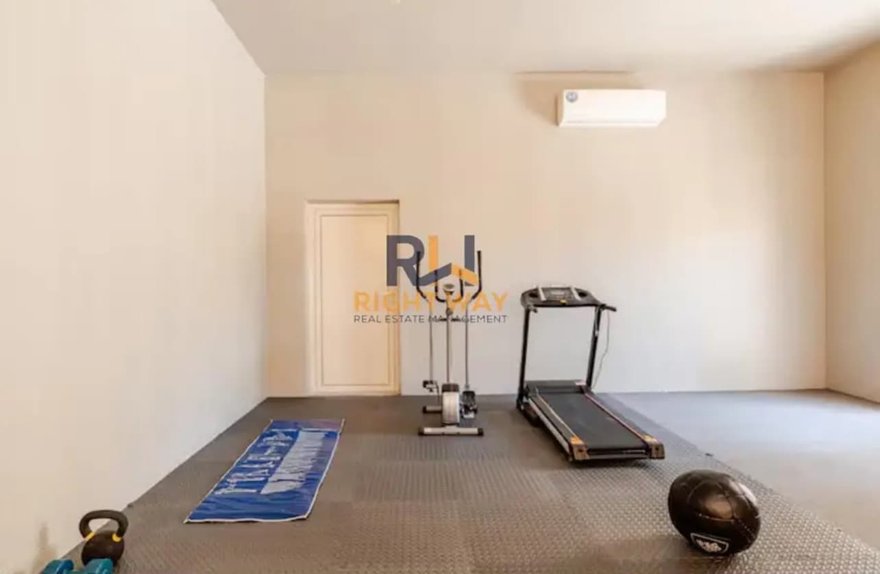 For rent a furnished villa in the East Gate complex 10