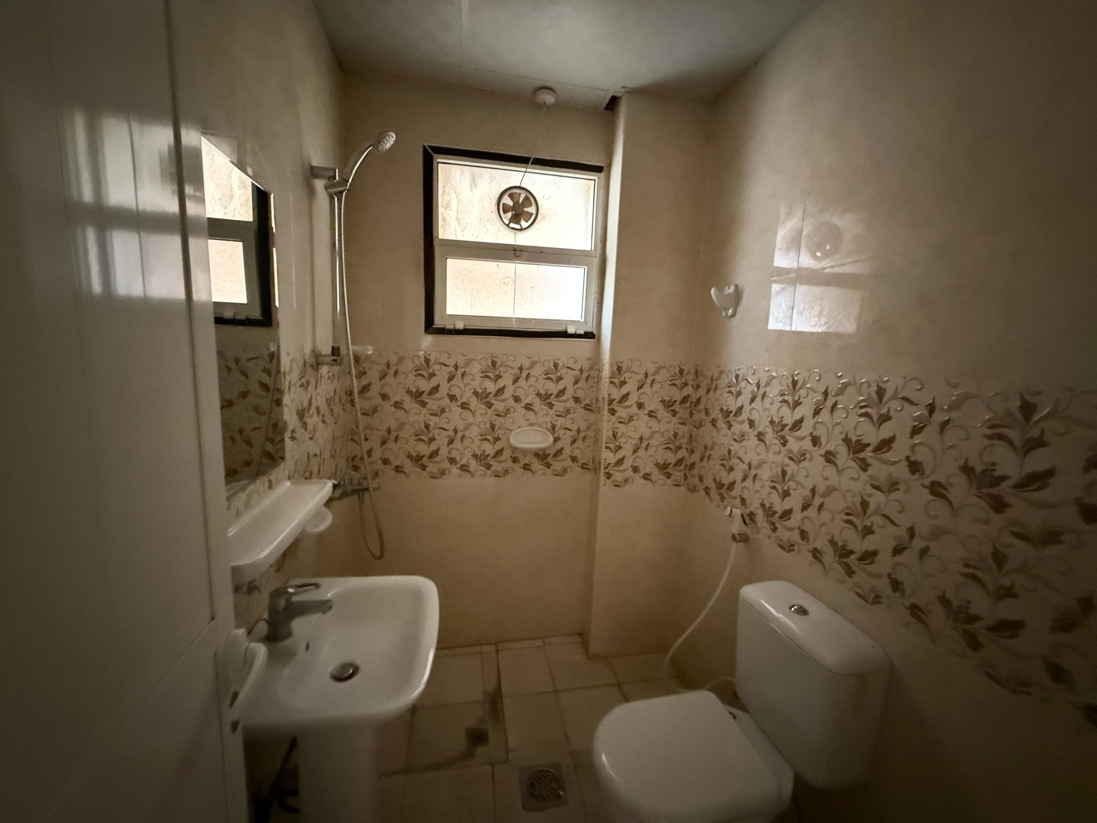 For rent a 3-room apartment and a hall in Ajman 3