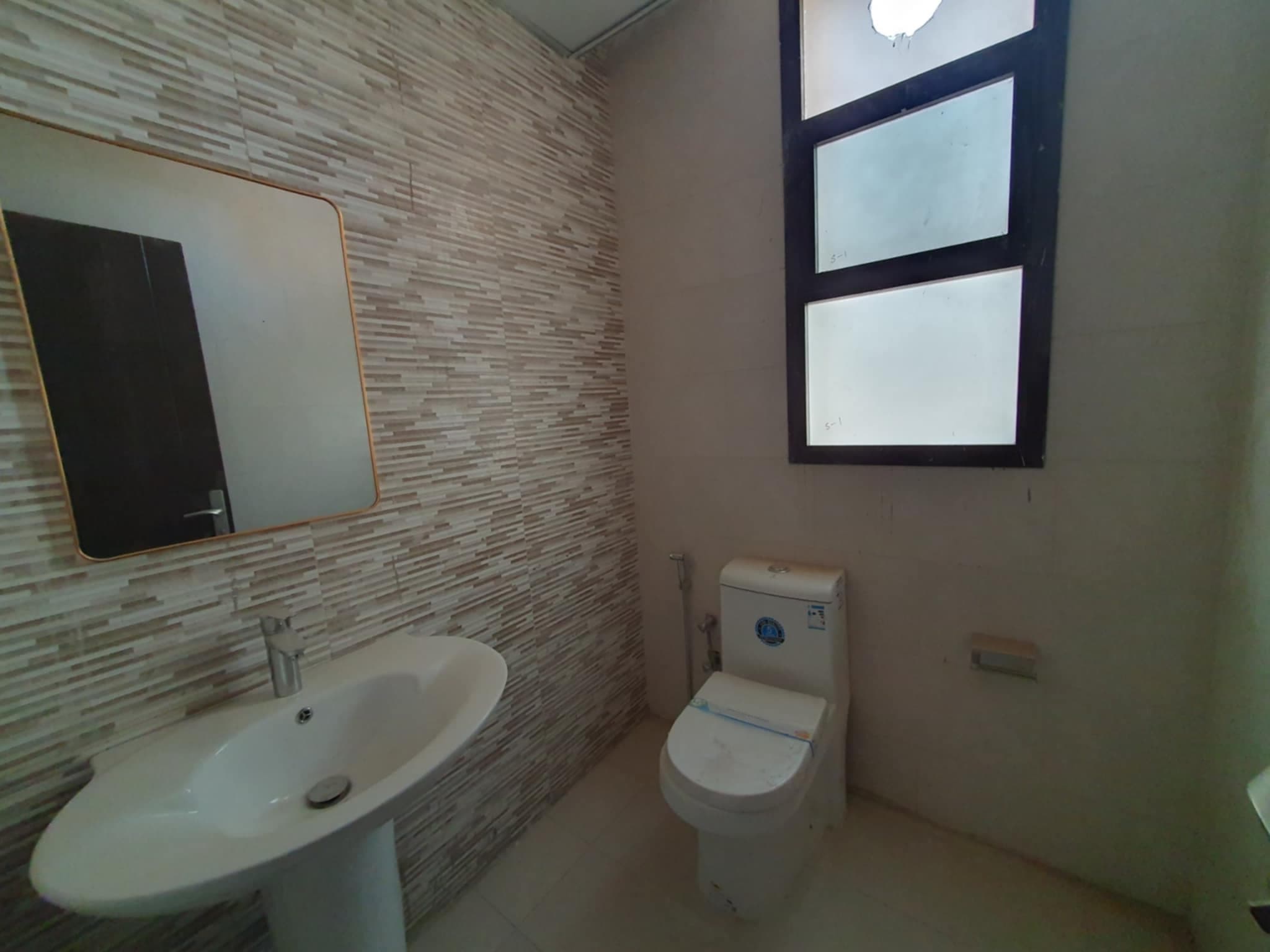For rent an office in Ajman - on a main street 8
