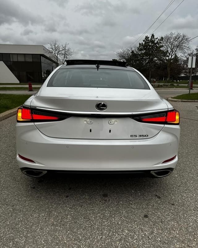 للبيع سياره لكزس ES350 2022