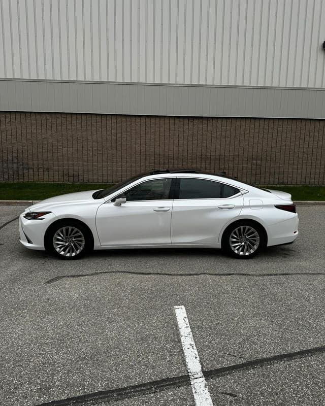 للبيع سياره لكزس ES350 2022