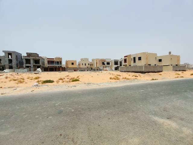 فرصة ذهبية لامتلاك أرض سكنية استثمارية 