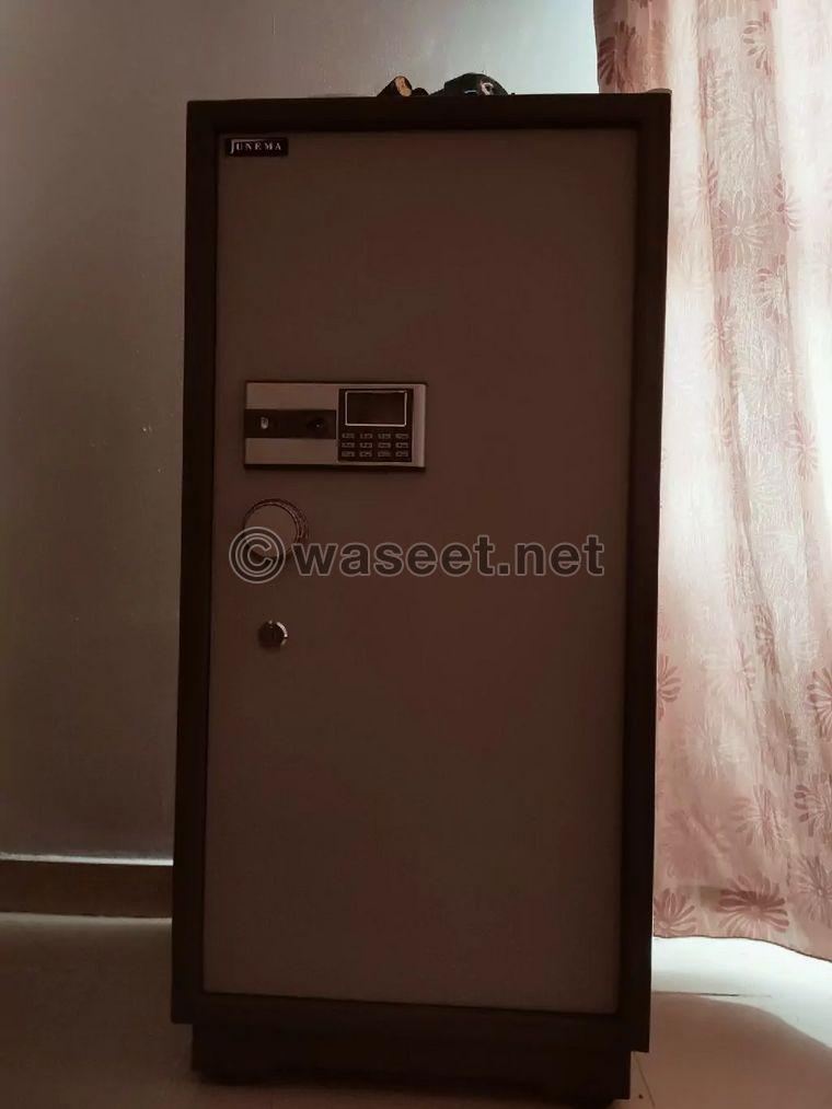 Tejoury safe is very large 2