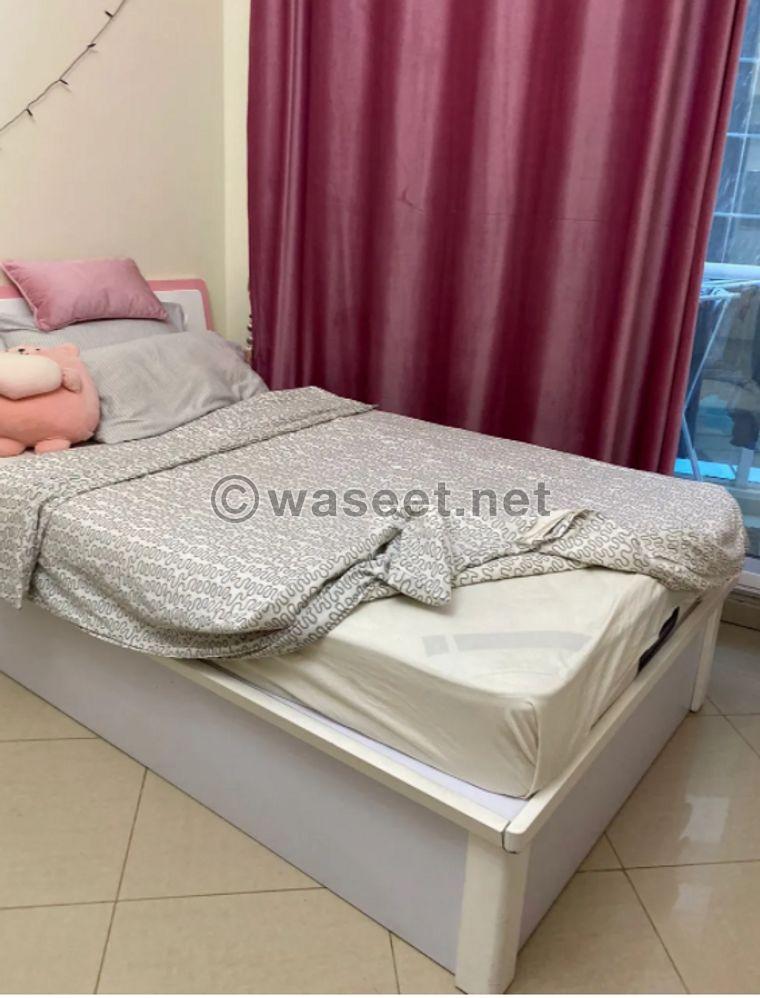 سرير مع مرتبة للبيع 1