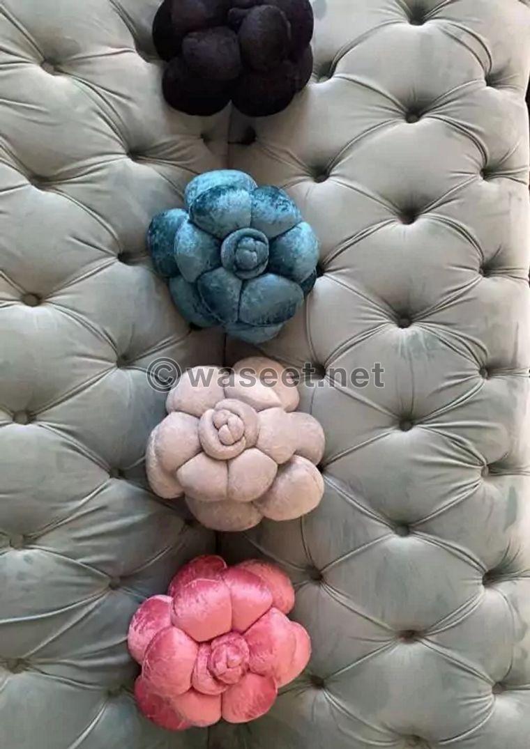 Decorative pillows, rose shape 0